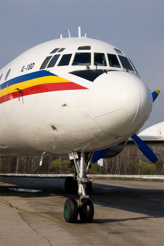 IL-18D Tandem Aero (Grixona) ER-ICS Bild fr-kiv-erics-front-g